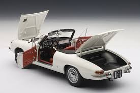 Alfa Romeo 1600 Duetto Spider weiss, Autoart 70136, 1:18